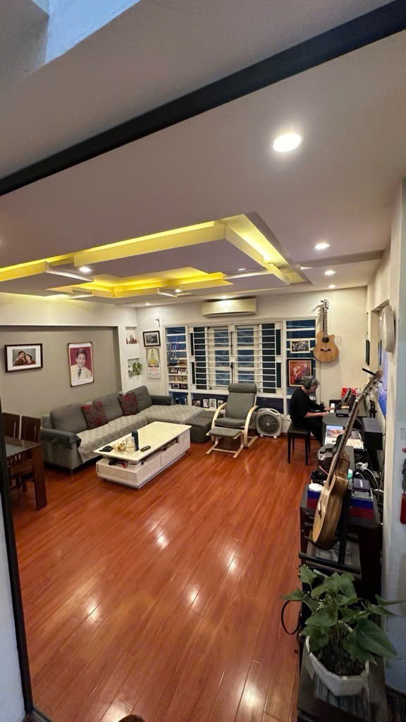 Bán nhà Thái Thịnh, Đống Đa, 59.9m², 5 tầng đẹp, tặng full nội thất, giá 12.7 tỷ