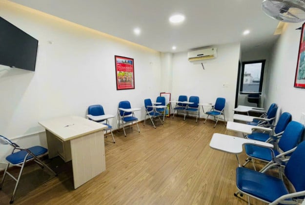 Cho thuê nhà 5 tầng, mặt tiền Nguyễn Văn Thoại, Mỹ An, Đà Nẵng, giá 35 triệu/tháng