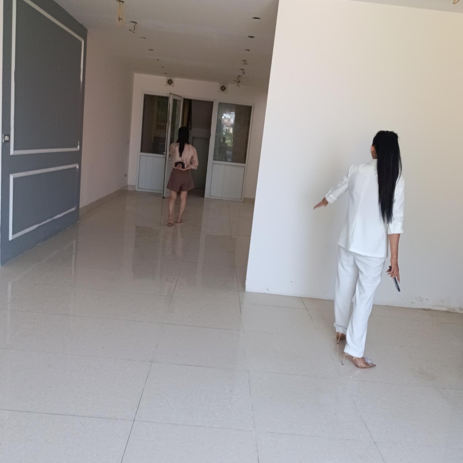 Cho thuê sàn văn phòng 80m2 tại Hoàng Quốc Việt, ô tô tránh nhau