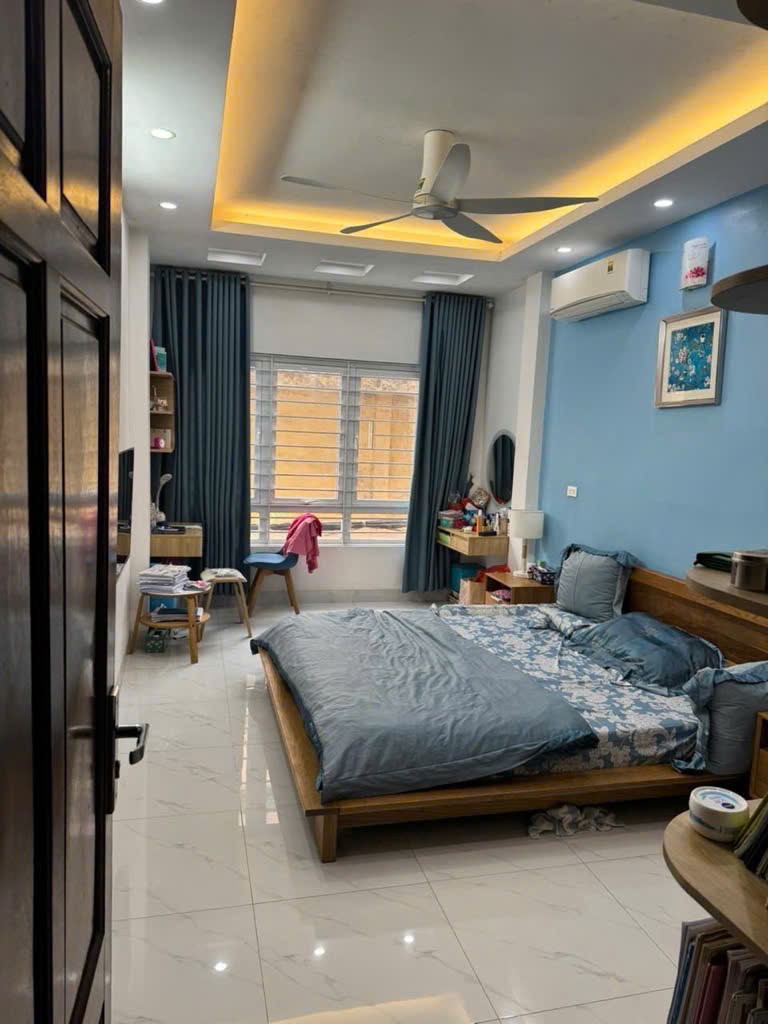 Bán gấp căn nhà 5 tầng, 45m2, mặt tiền 4m giá chỉ có 15.2 tỷ