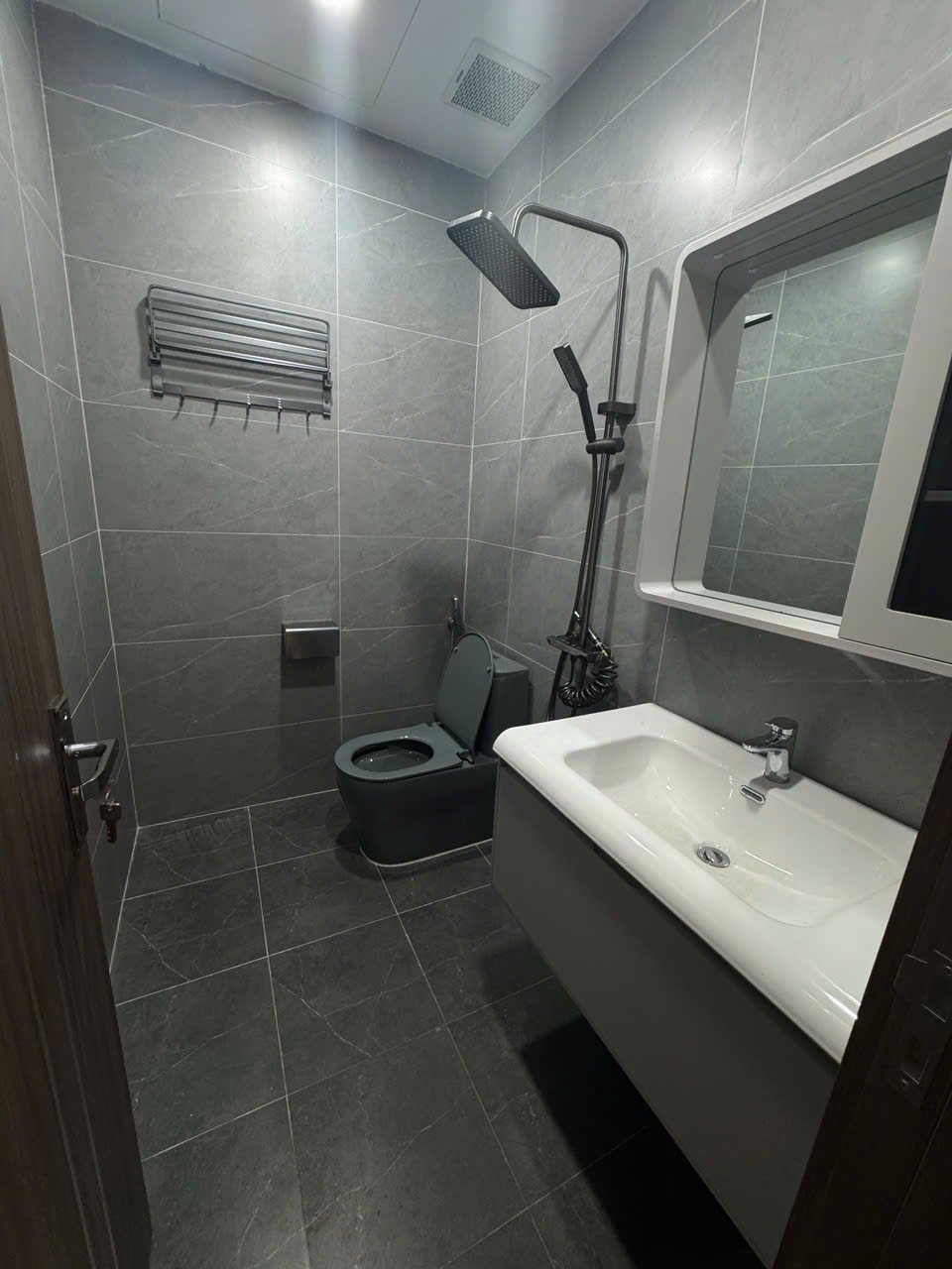 Cho thuê căn hộ 2 phòng ngủ mới tinh, chỉ 12triệu tại Vinhomes Marina