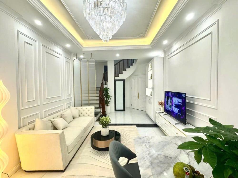 Bán nhà Giáp Nhị, Hoàng Mai, 32m², 5 tầng, ô tô qua cổng, full nội thất, giá 5,9 tỷ