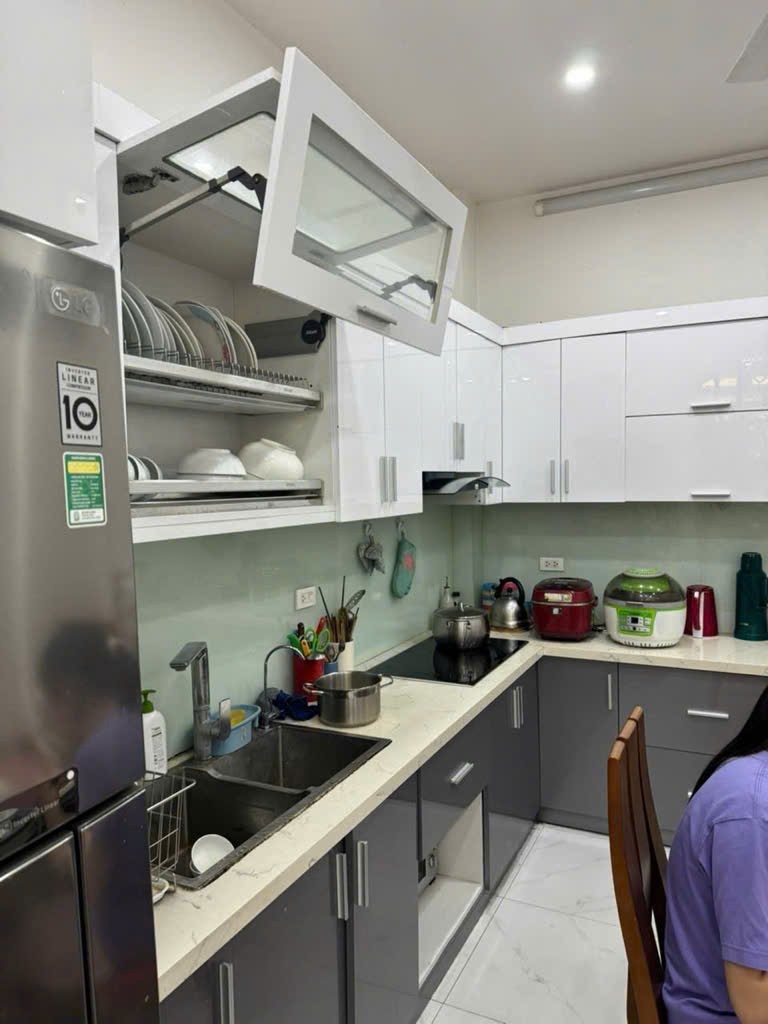 Bán gấp nhà lô góc 90m2, mặt tiền 6.5m, 4 tầng, giá chỉ 24 tỷ