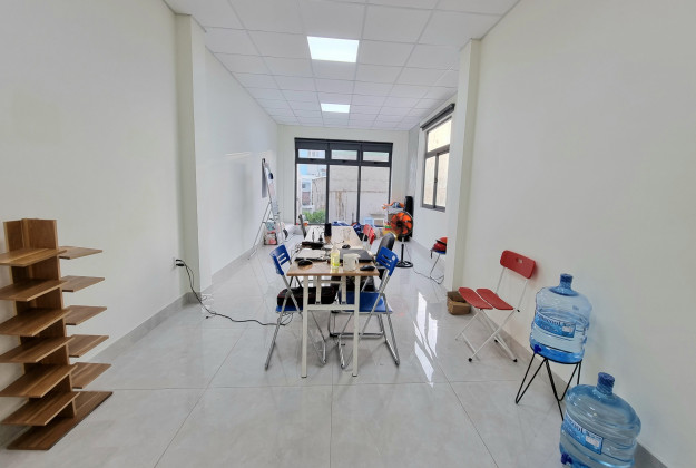 Cho thuê văn phòng mới 40m², máy lạnh sẵn, Hoàng Sa Q3, Giá chỉ từ 6 triệu/tháng