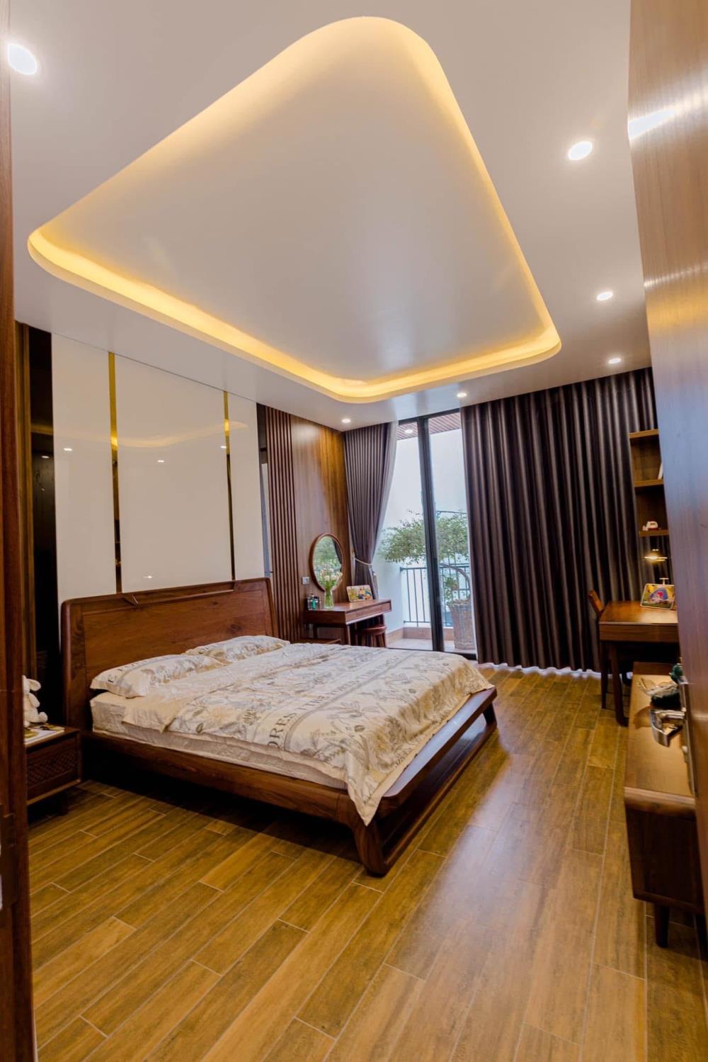 Bán nhà mặt tiền Lạc Long Quân, Phường 10, Tân Bình, 4x19m, giá 15,7 tỷ