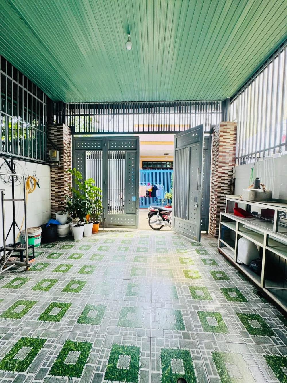 Bán nhà sổ riêng, thổ cư với diện tích 5x18.5m gần chợ Phú Thọ, Ngã Tư Tân Phong
