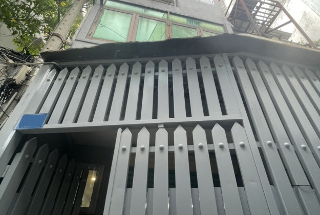 Cho thuê nhà 3 tầng, Góc 2 Mặt Tiền hẻm Huỳnh Văn Bánh, 3 phòng ngủ, 15 triệu/tháng