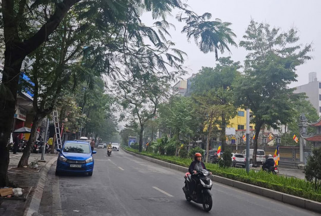 Bán nhà mặt đường Lạc Long Quân, Tây Hồ, vị trí đẹp kinh doanh đỉnh, giá chào 125 tỷ