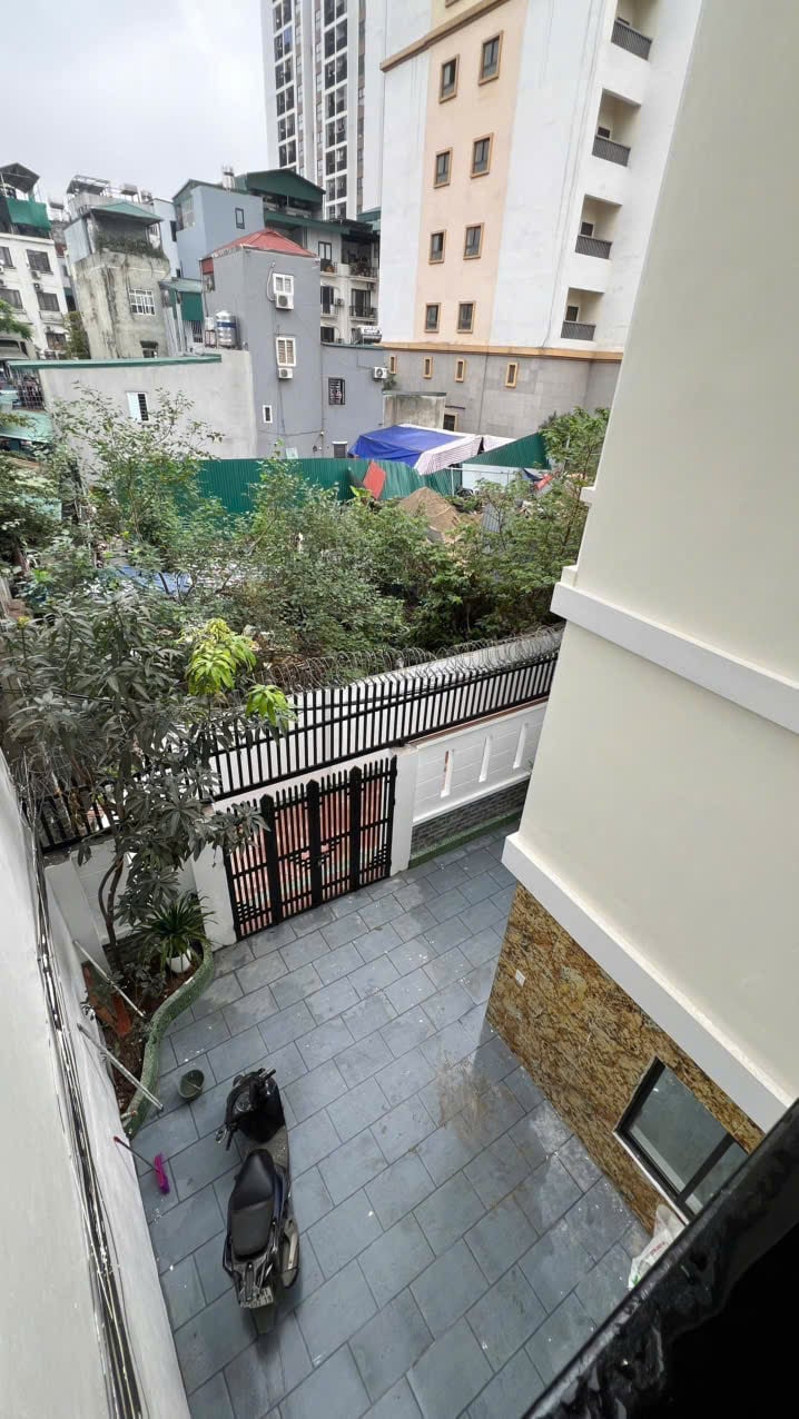 Bán nhà đẹp hiếm Hoàng Đạo Thành, 83m², 6 tầng, biệt thự phố có sân vườn, giá chỉ 11 tỷ