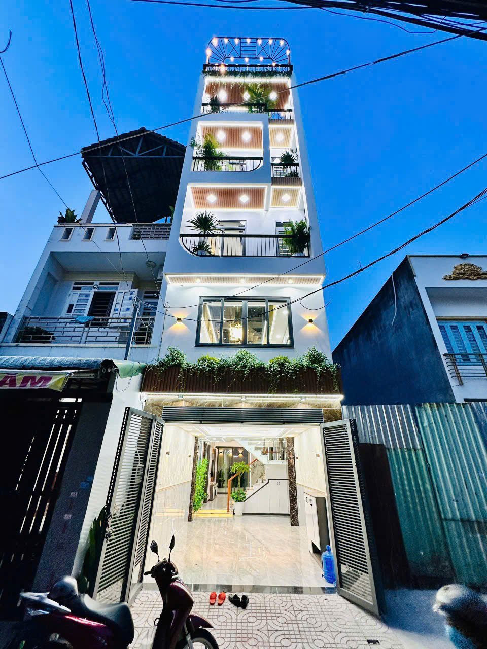 Bán nhà đẳng cấp sang trọng, 1 trệt 1 lửng 3 lầu sân thượng tại Quận 12