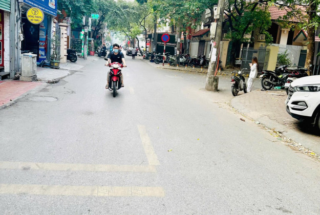 Bán nhà mặt Phố Hoàng Ngân, Phường Nhân Chính, diện tích 262m2, giá 82 tỷ