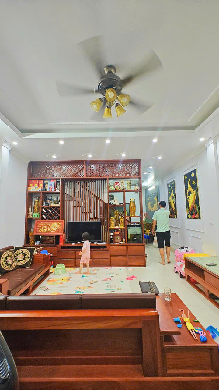 Bán nhà Nguyễn Đức Cảnh, 40m², ô tô dừng đỗ, ngõ thông, kinh doanh, giá 7.7 tỷ