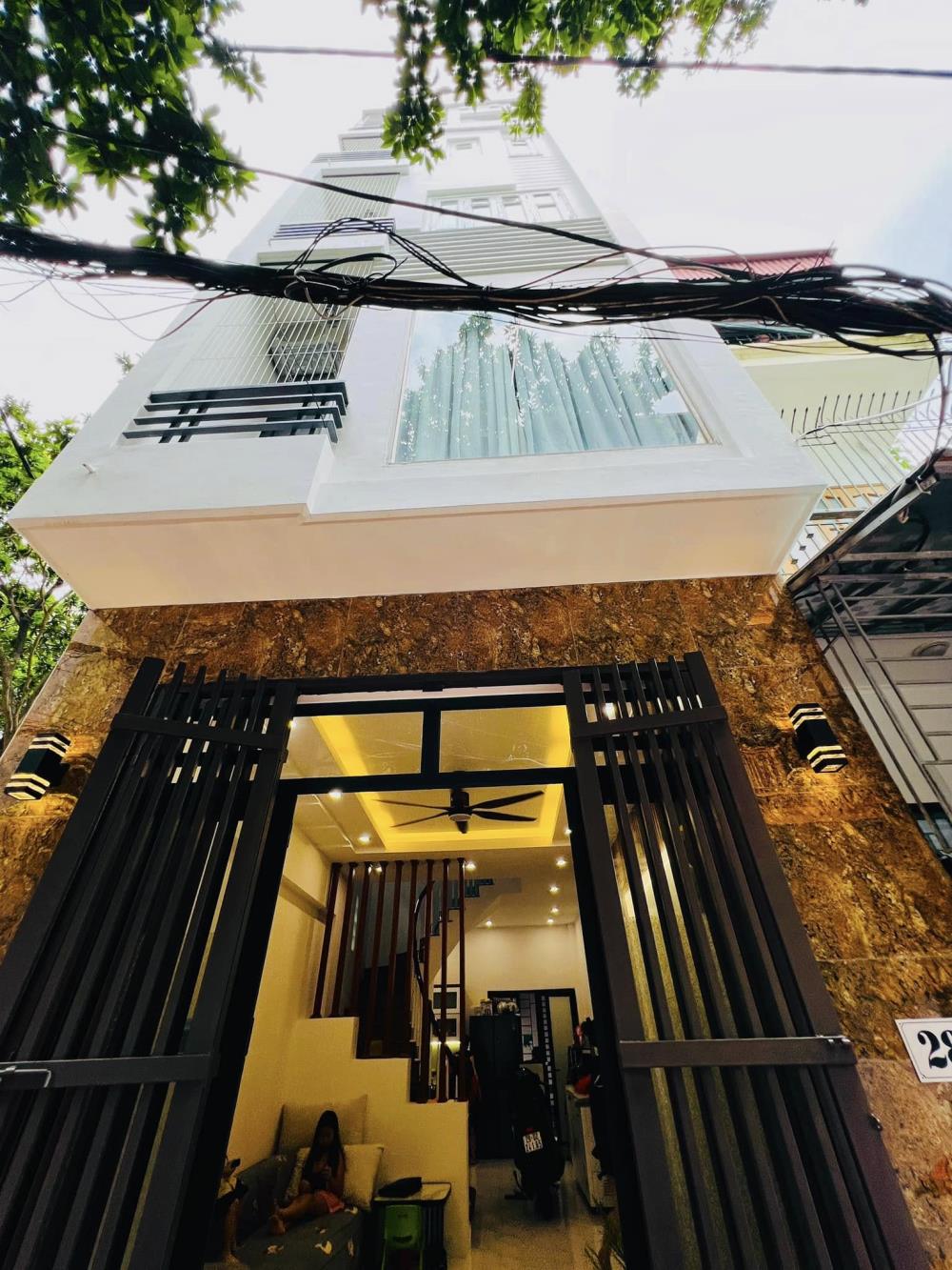 Bán nhà Quang Tiến 50m2 xây 5 tầng, 6 phòng ngủ gần ô tô, sổ vuông siêu thoáng, giá 7.2 tỷ