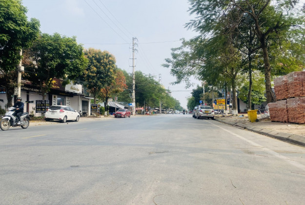 Bán lô đất đường 22m, view vườn hoa, cạnh trường Hoàng Hoa Thám, diện tích 81m2, giá 7.9 tỷ