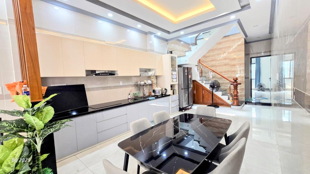 Bán nhà mặt phố Hồng Mai Hai Bà Trưng, diện tích 70m2, mặt tiền 4.2m, giá thỏa thuận