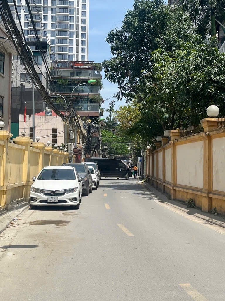 Bán nhà phân lô thang máy lô góc view Hồ Tây, 7 tầng thiết kế cho thuê, 43m², giá chỉ 14 tỷ