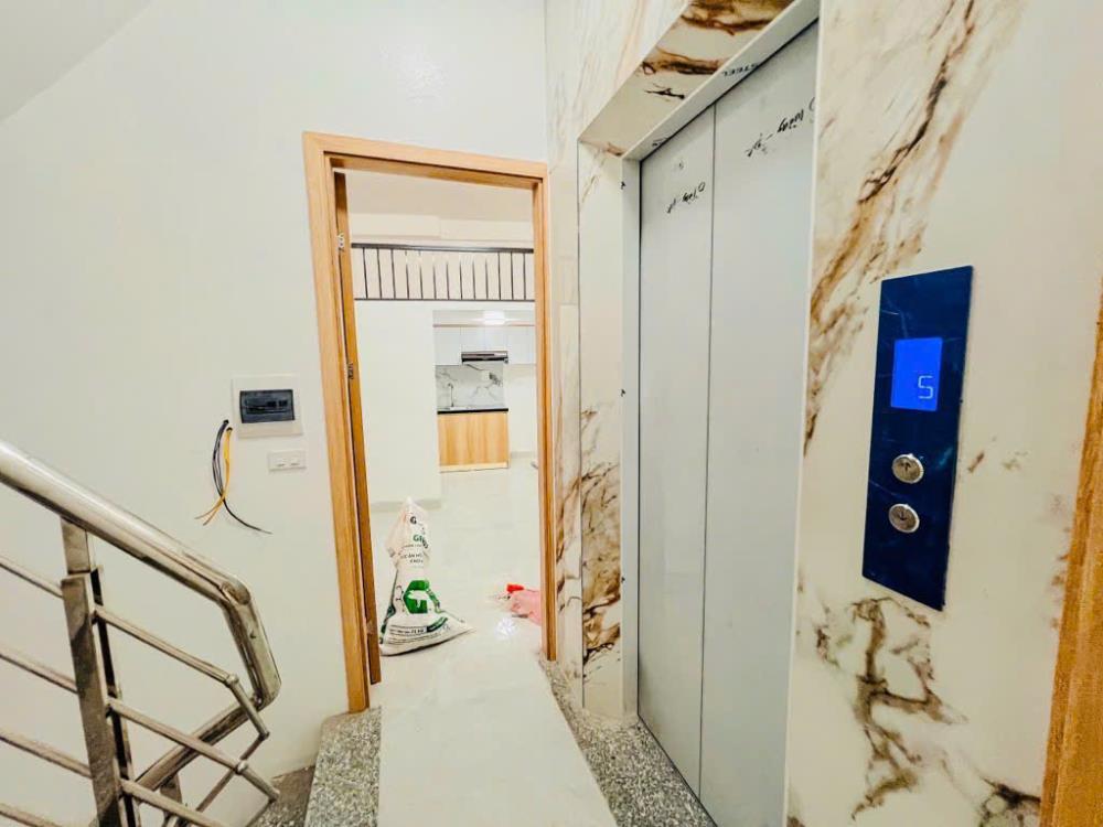 Bán nhà Bạch Mai, 6 tầng thang máy, lô góc, doanh thu 50 triệu/tháng, ngõ nông, giá chỉ 9.5 tỷ