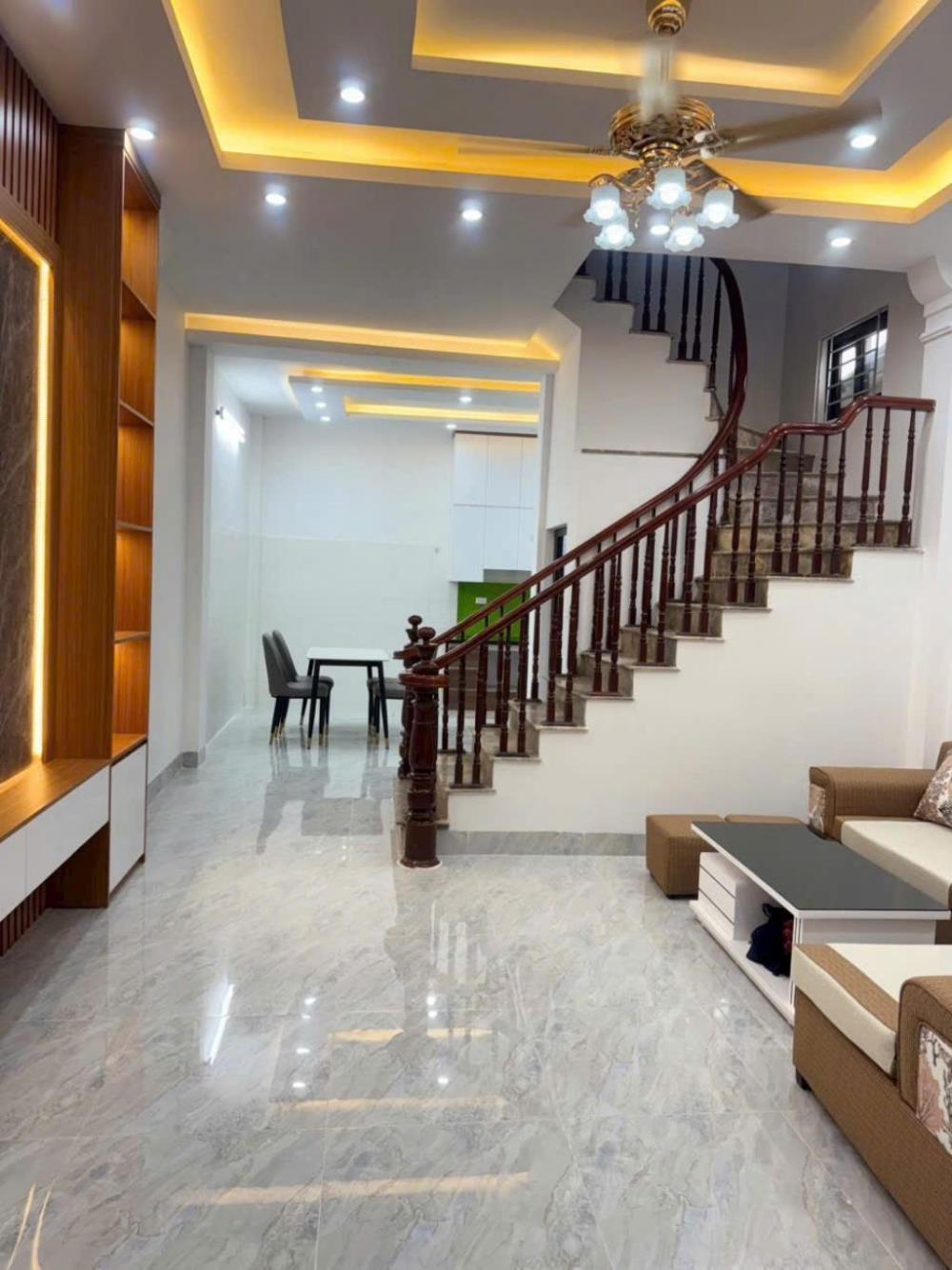 Bán nhà Văn Tiến Dũng, Bắc Từ Liêm, 40.5m² x 4 tầng, full nội thất, ở ngay, giá 6.8 tỷ