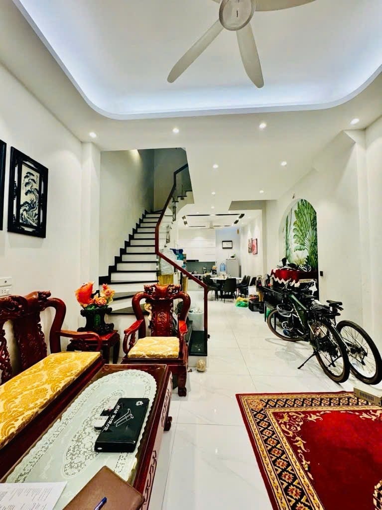 Bán nhà tại trung tâm Ba Đình, nhà đẹp, có ô chờ thang máy, giá tốt