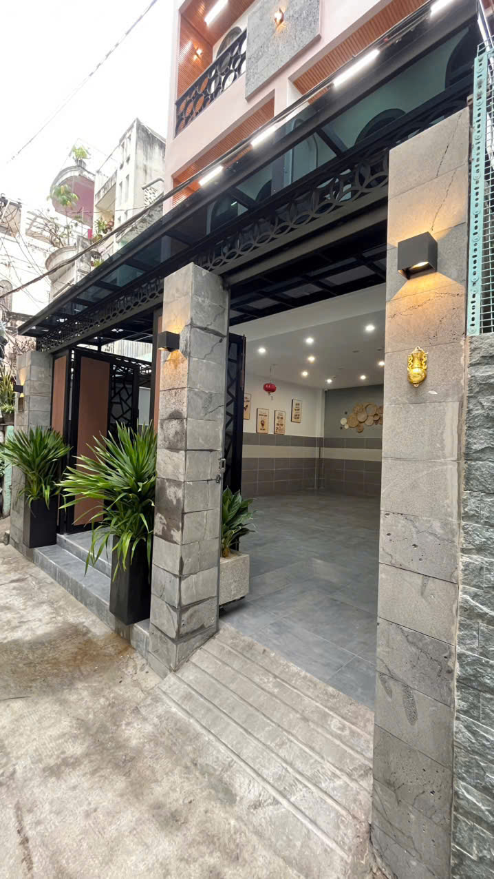 Bán nhà phố 5.8 x 18.5m, 1 trệt 4 lầu tại Điện Biên Phủ, Quận 10