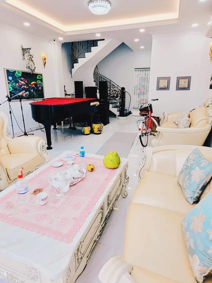 Định cư bán nhà 3 tầng, lung linh Nguyễn Đình Chiểu, 50m2, 7.8 tỷ