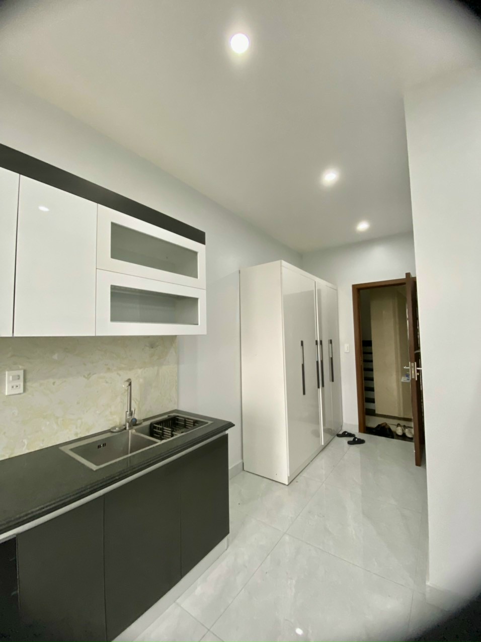 Cho thuê căn hộ 1 ngủ tách bếp, giá chỉ 7 triệu tại Vinhomes Marina