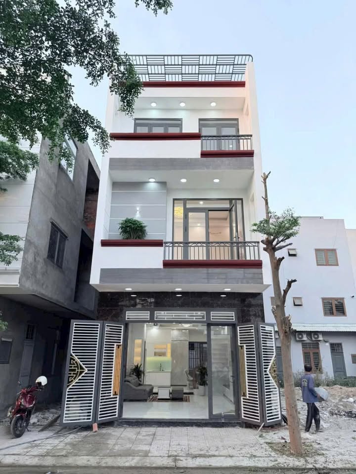 Bán nhà 1 trệt 2 lầu, mặt tiền Tân Thới Nhì, Hóc Môn, diện tích 90m2, sổ hồng riêng