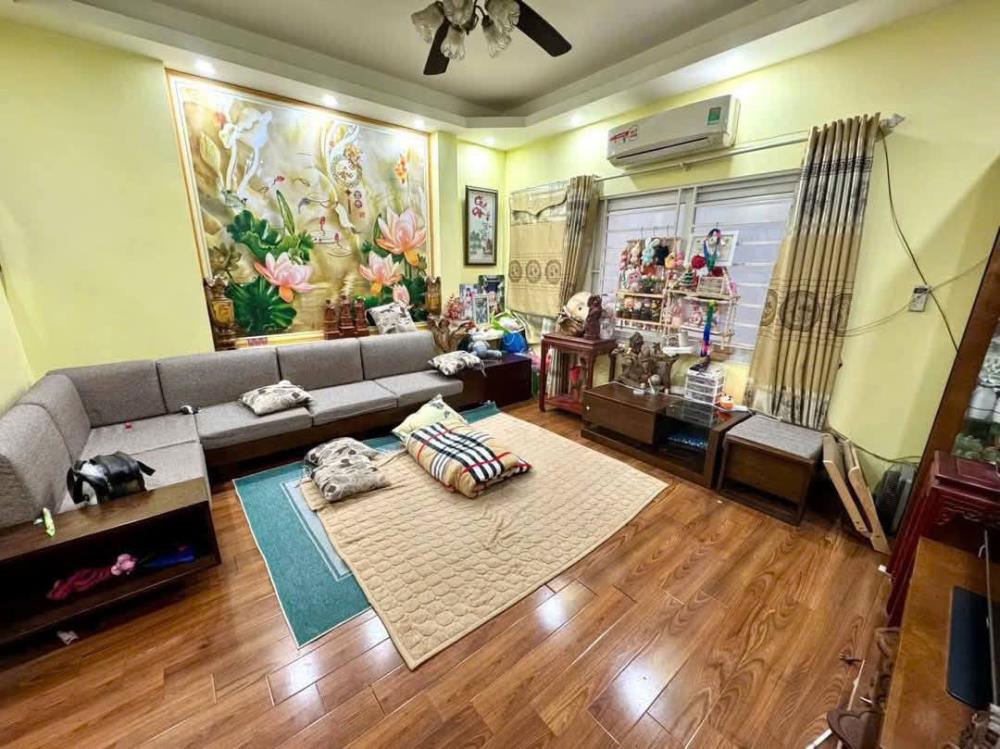 Bán gấp nhà Cầu Giấy 36m², 6 tầng, 2 mặt thoáng, giá 6.8 tỷ, vị trí đắc địa