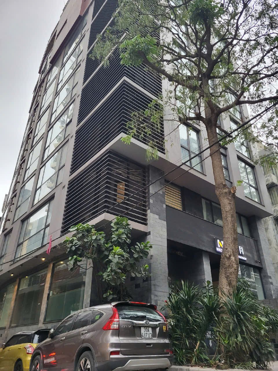 Bán tòa văn phòng tuyệt phẩm Láng Hạ, 1 mặt phố, 1 mặt ngõ ô tô, diện tích 120m2, mặt tiền 8m