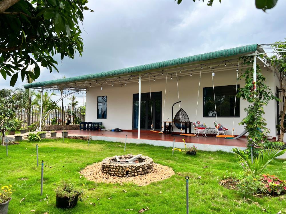 Nhà vườn đẹp 3 phòng ngủ có hồ bơi 30x34m, chỉ 2,45 tỷ, Cư Ebur, TP BMT