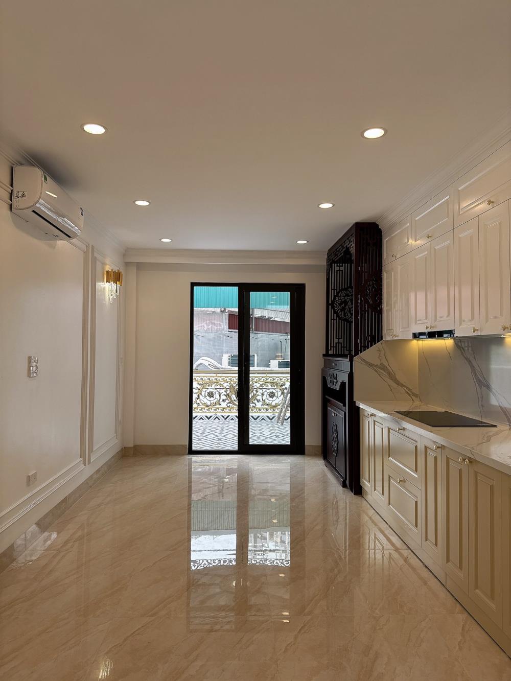 Bán nhà siêu đẹp Yên Lạc, Hai Bà Trưng, 43m² x 5 tầng, thang máy, ô tô, full nội thất, sổ đỏ