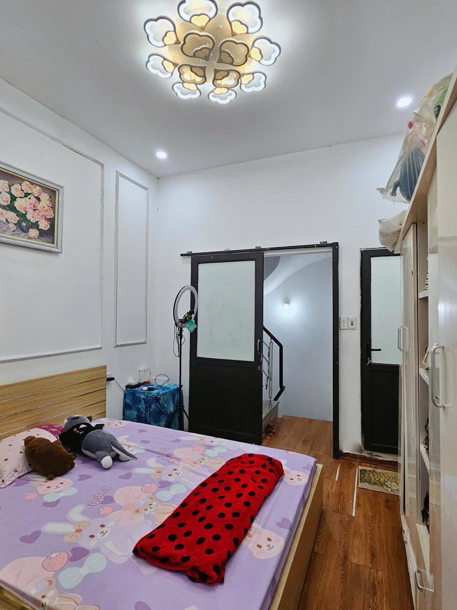 Giảm sâu 300 triệu, bán gấp nhà Tôn Đức Thắng, Đống Đa, 22m², 4 tầng, giá chỉ 4.98 tỷ, full nội thất, sổ đỏ sẵn sàng
