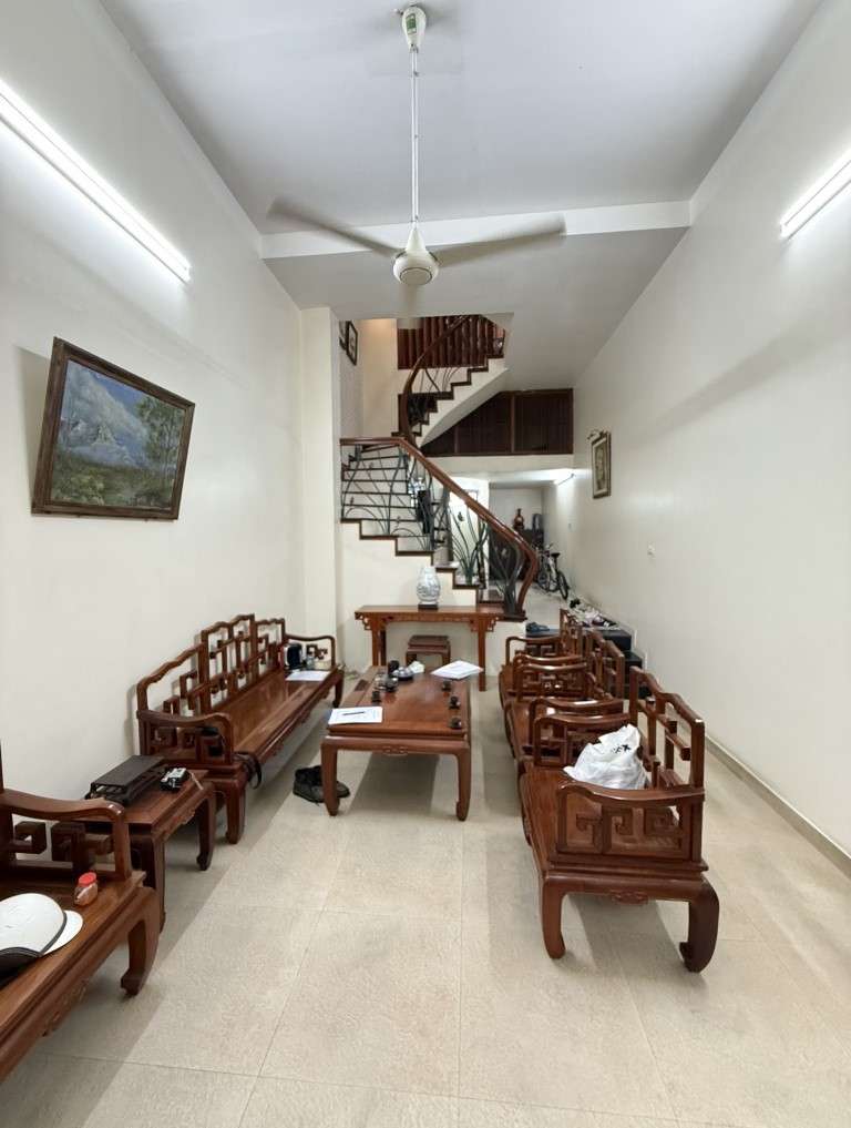 Khu hiếm,  bán nhà Hoàng Cầu, phân lô ô tô tránh, 52m², 5 tầng, mặt tiền 4.2m, giá 27 tỷ