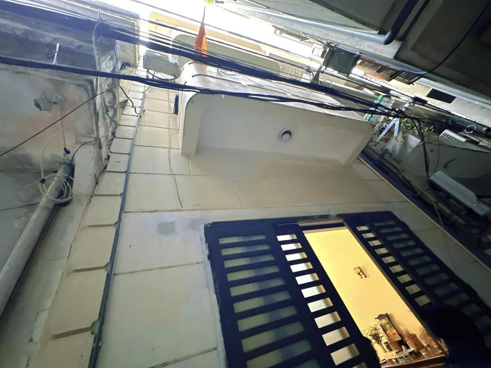 Bán nhà ngõ 381 Nguyễn Khang 52m2*4t chỉ 9.4 tỷ, 50m ra ô tô, 2 thoáng trước sau.