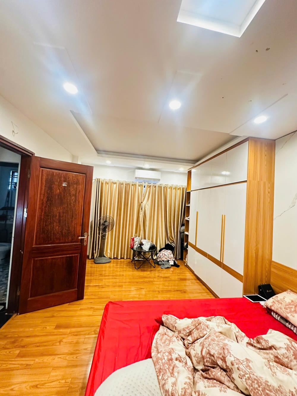 Bán nhà Tôn Đức Thắng Đống Đa 10m ra oto 33m2x6t 8,6tỷ