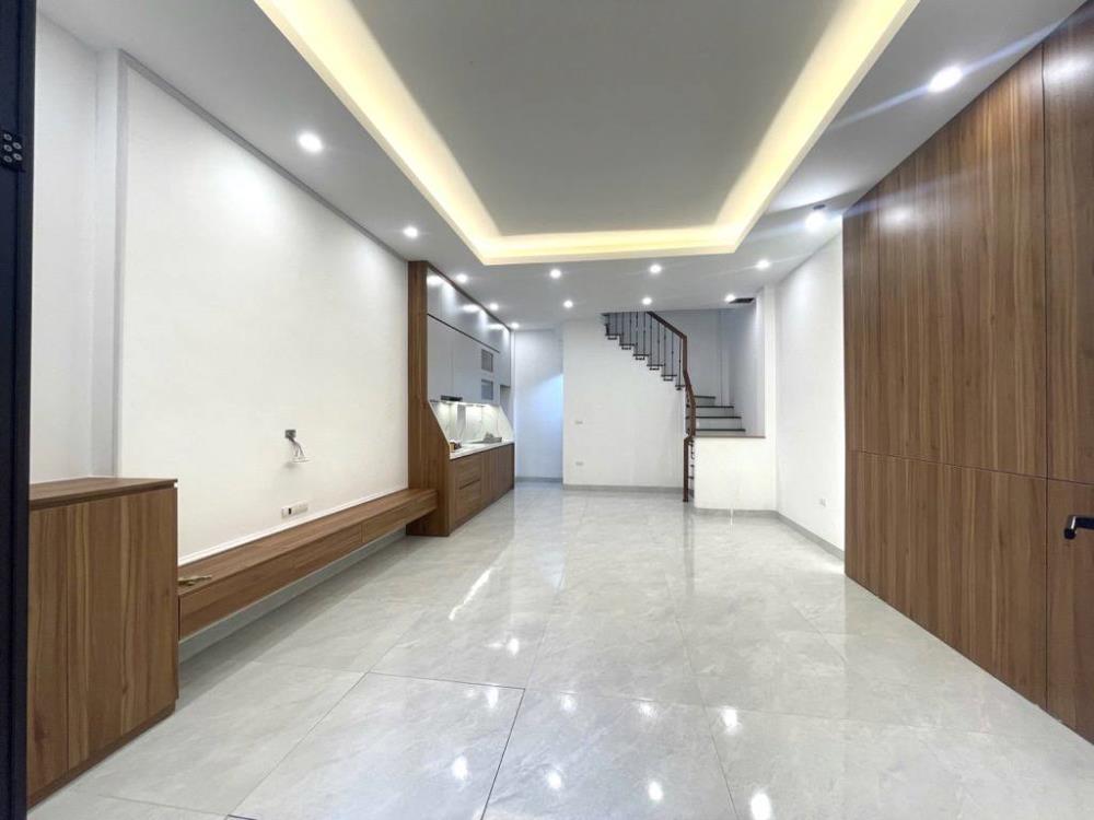 Bán nhà Bồ Đề, Long Biên, diện tích 40m2,4 tầng gần cầu Chương Dương, giá 8 tỷ 9