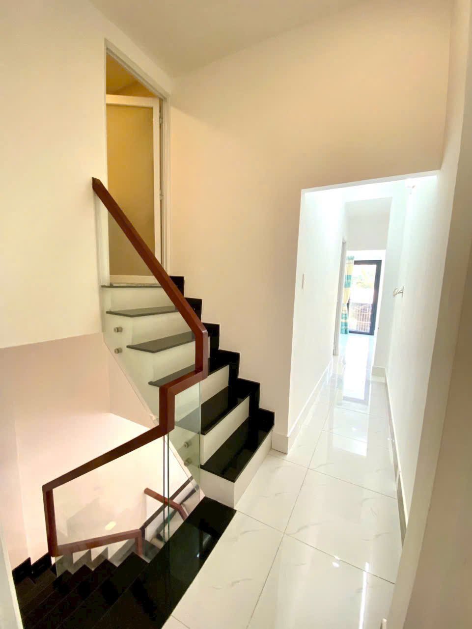 Bán nhà đường Huỳnh Thị Hai, Quận 12, diện tích 3.5m x 14m, giá 3.49 tỷ, 3 phòng ngủ, sổ hồng riêng