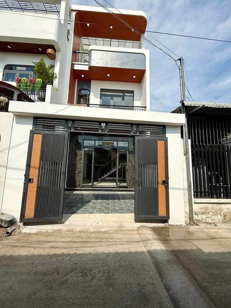 Bán nhà mới xây gần khu du lịch Bửu Long, ngay cổng sau Văn Miếu, giá bán 2 tỷ thương lượng, giá lỗ 200 triệu