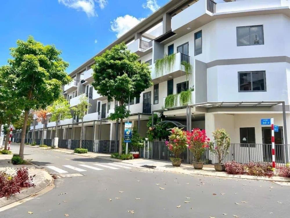 Bán nhà phố liền kề ven sông Vàm Cỏ Đông, Bến Lức Long An, 90m², 3 tầng, chỉ 3 tỷ