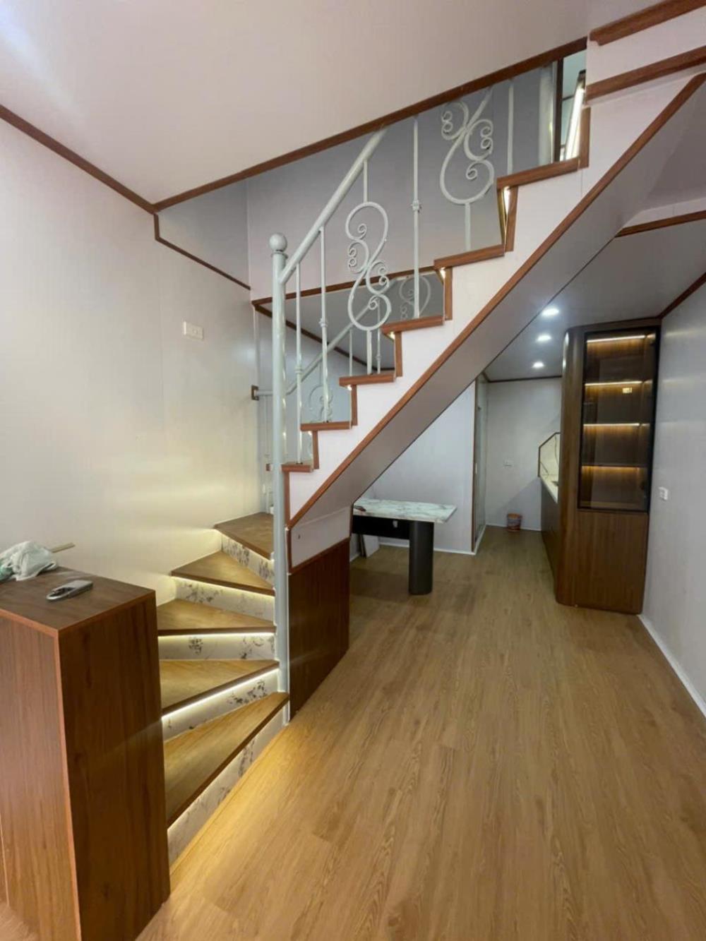 Bán nhà Định Công, 30m2, 2 tầng, full nội thất, chỉ nhỉnh hơn 3 tỷ