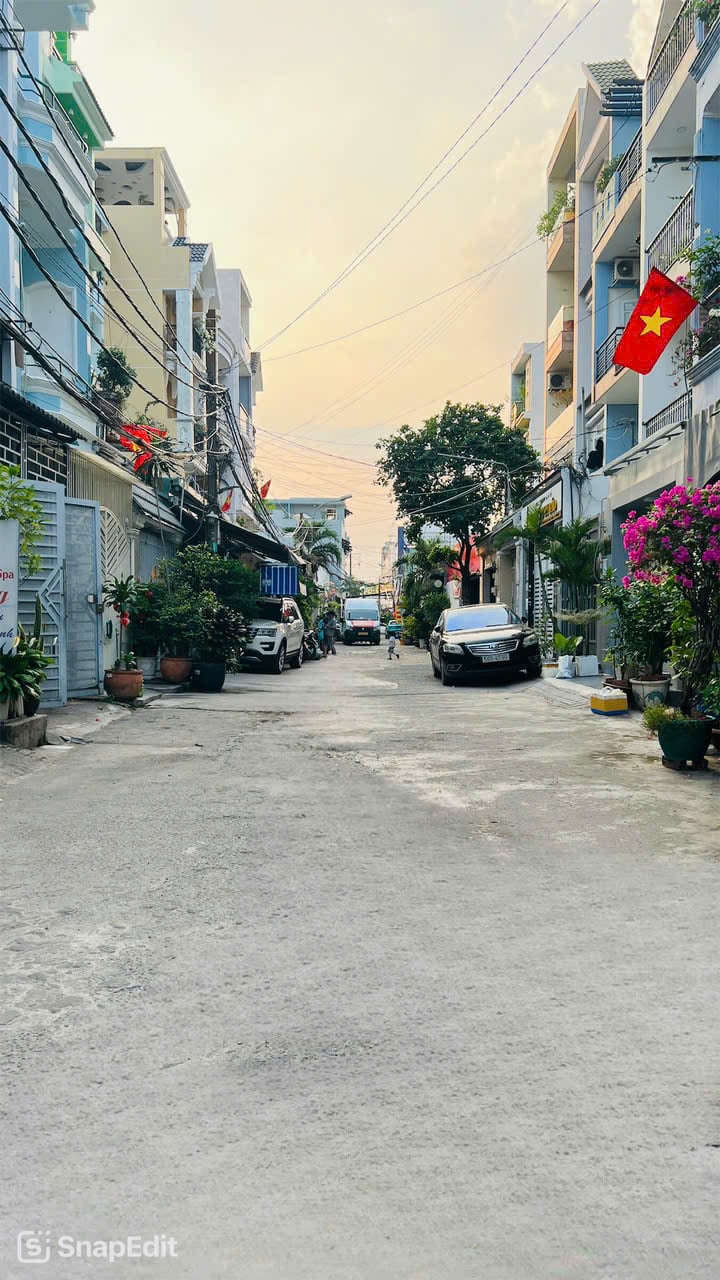 Bán nhà 3 tầng, hẻm 10m Phan Huy Ích, gần Trường Chinh, ngang 5m, 110m2, giá 11 tỷ 5