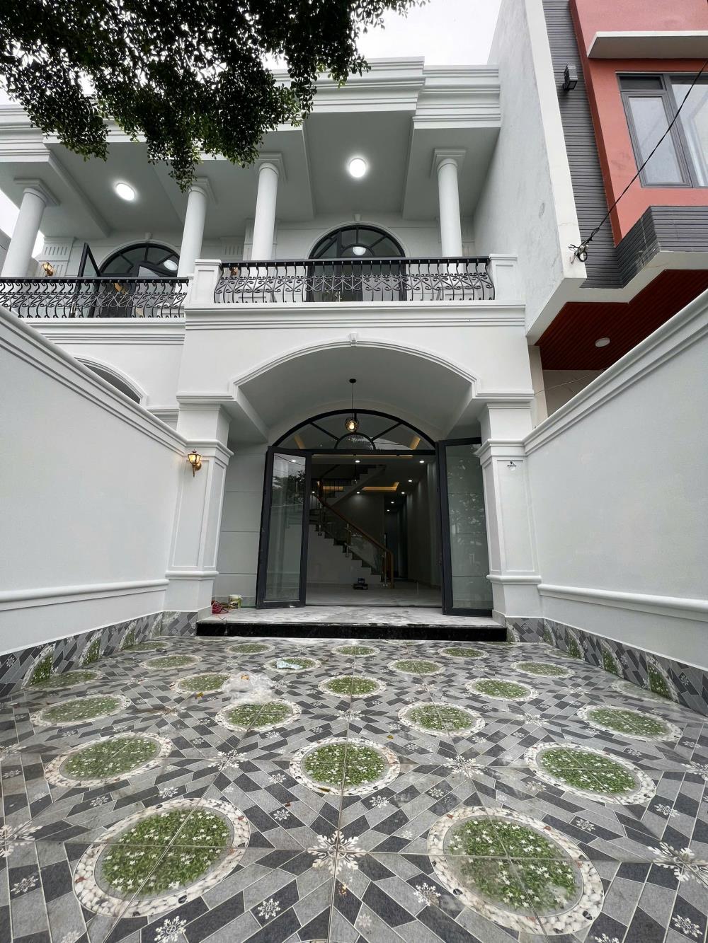 Nhà tân cổ điển hoàn thiện 100m2, sổ hồng riêng thổ cư 100%, giá giảm còn 2tỷ hơn