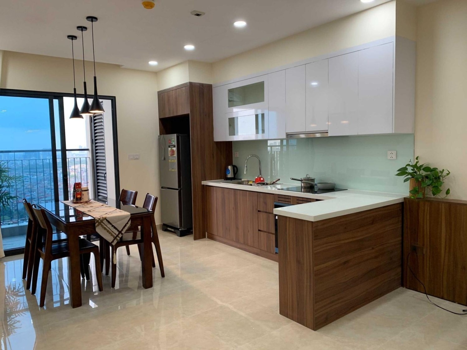 Chính chủ cho thuê căn 3PN Full đồ Tòa Golden Park giá rẻ tại Cầu Giấy