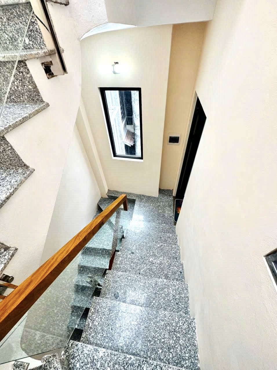 Bán nhà mới full nội thất 37m2 x 5 tầng, giá cực hiếm chỉ 7,58 tỷ tại Văn Chương, Đống Đa