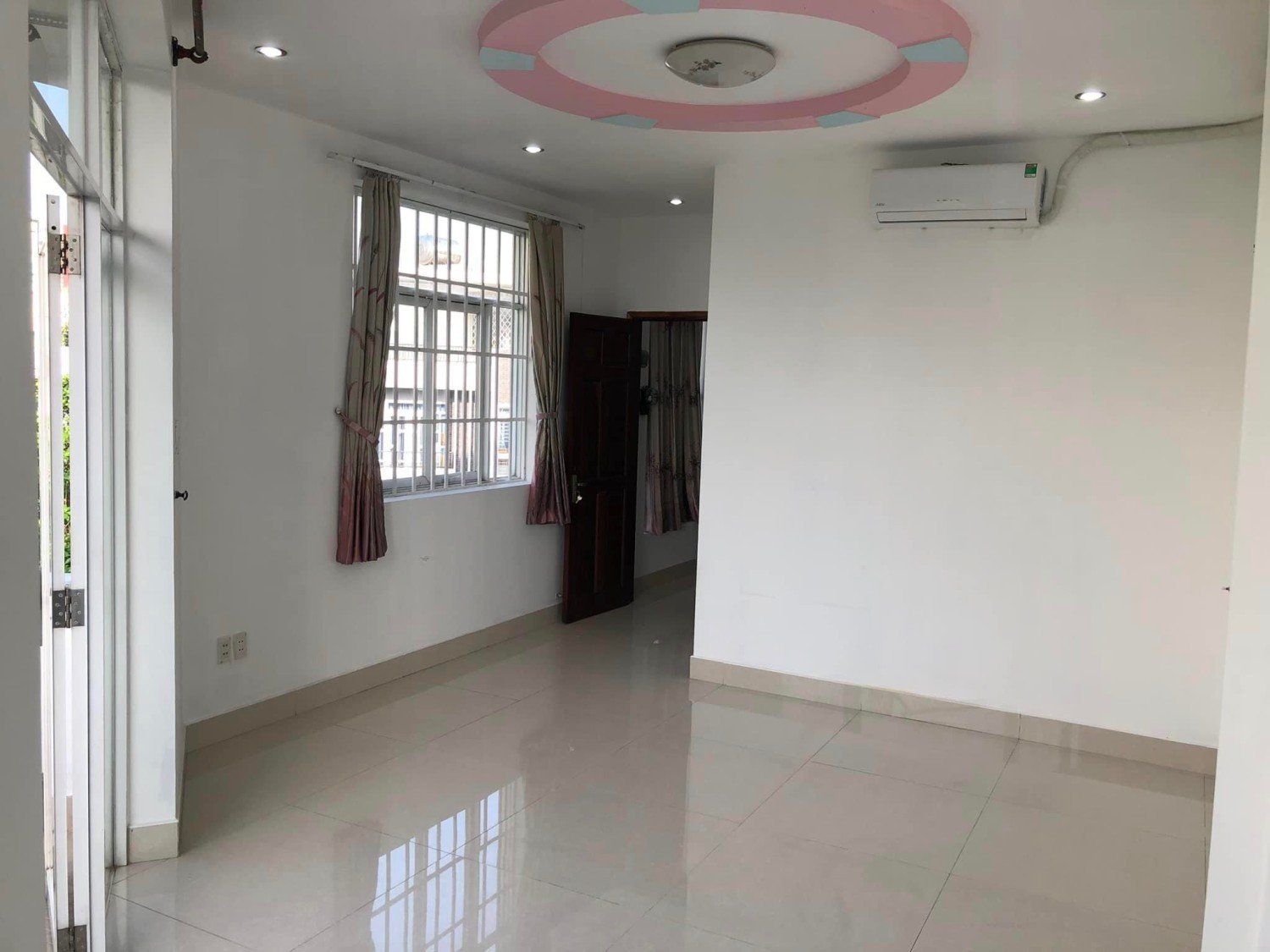 Cho thuê phòng 25m2 Trần Hưng Đạo, Quận 5, giá 4,8 triệu