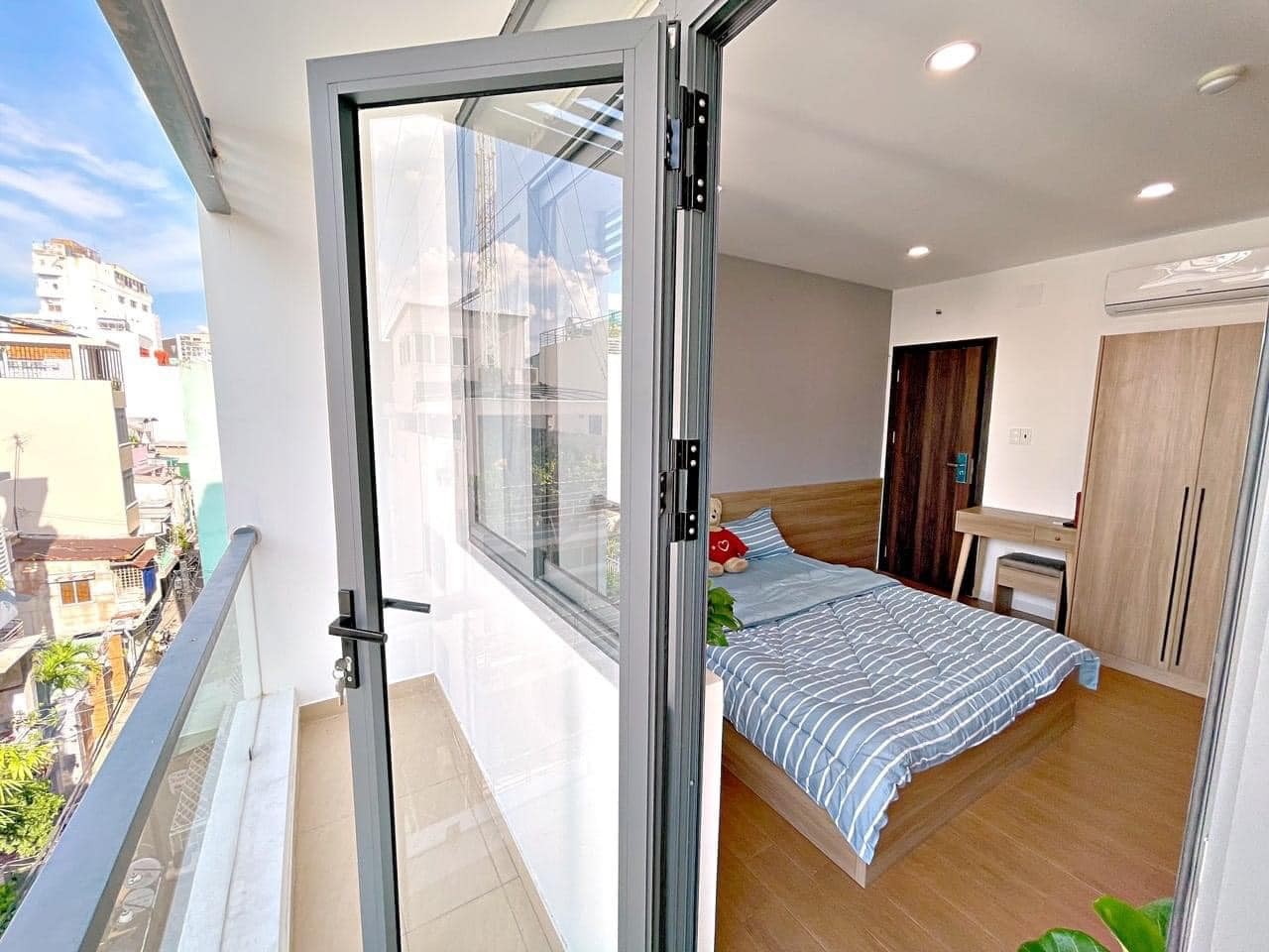 Cho thuê phòng trọ 160 Võ Thị Sáu, Quận 3 với 30m2 có đầy đủ nội thất chỉ việc vào ở