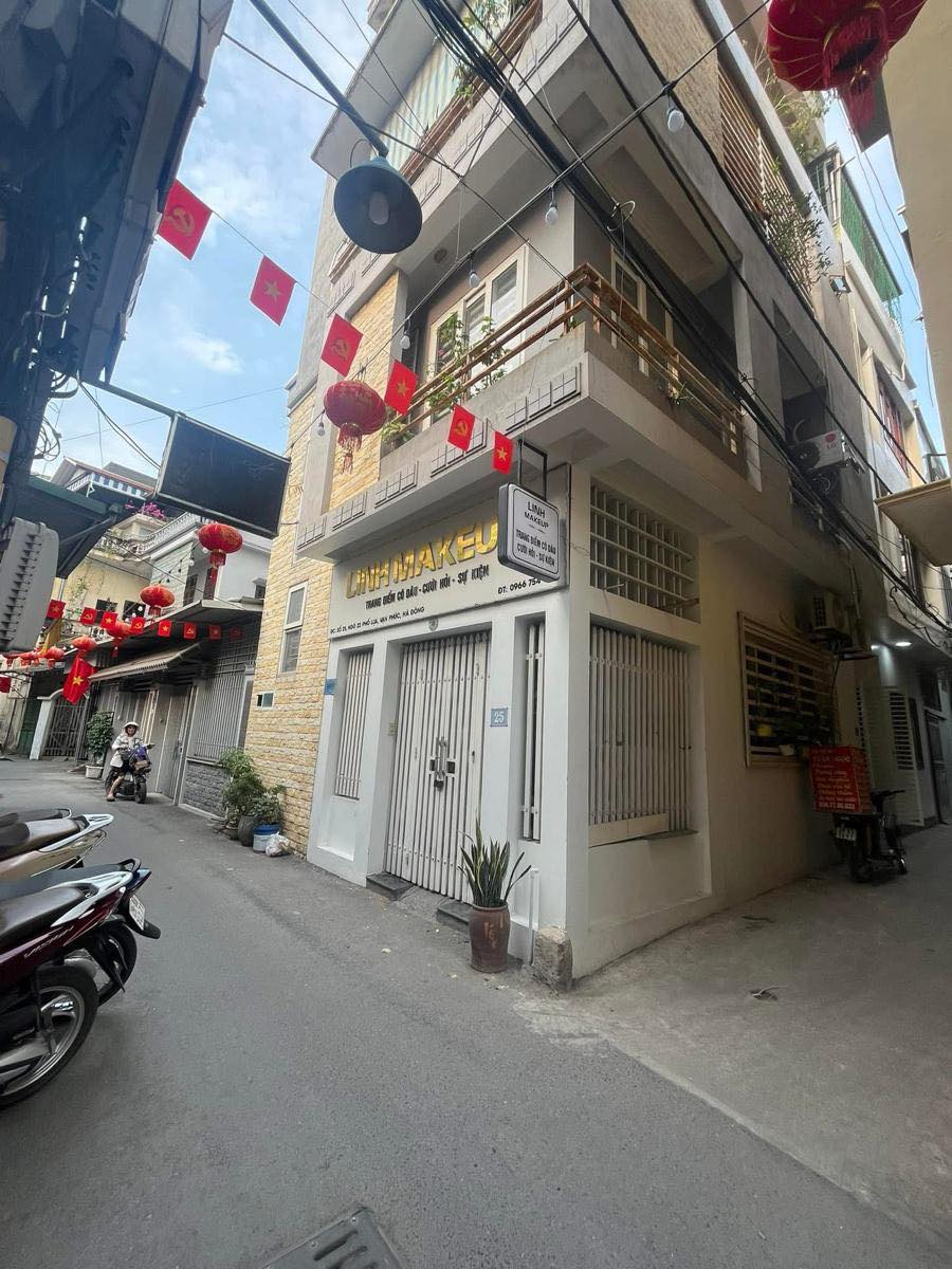 Bán nhà thoáng rộng diện tích 35m2, 4 tầng 4 phòng ngủ tại Phố Lụa, Hà Đông