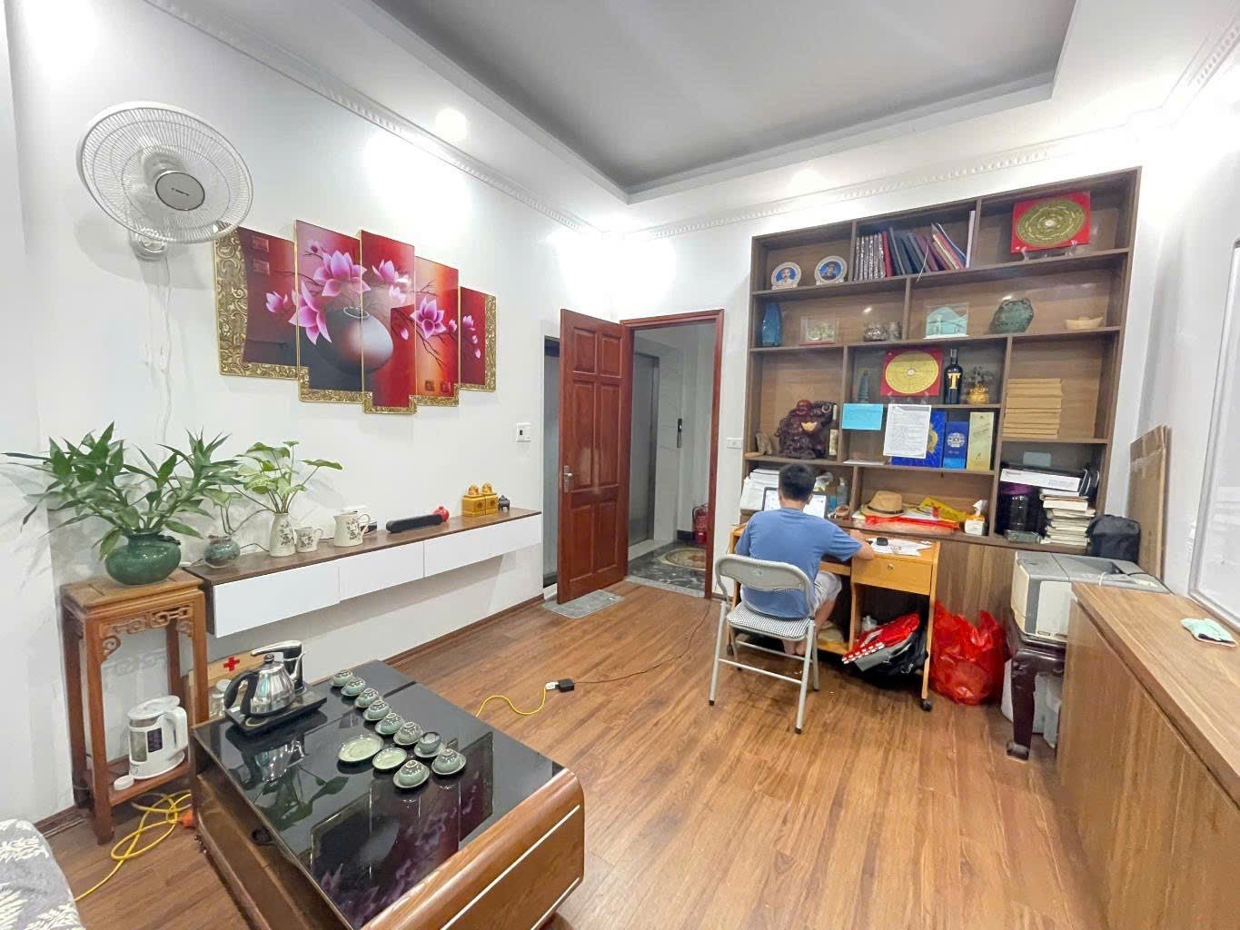 Bán nhà 6 tầng tại Hoàng Đạo Thành, ô tô tải đỗ, ở và kinh doanh chỉ nhỉnh 11 tỷ