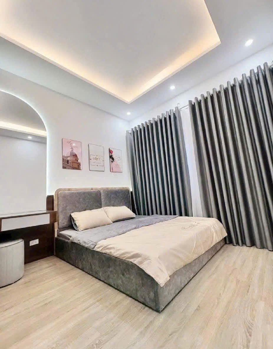 Bán nhà đẹp Giáp Nhị, Hoàng Mai, 32m2, 5 tầng, 30m ô tô tránh, ở ngay, 5,6 tỷ