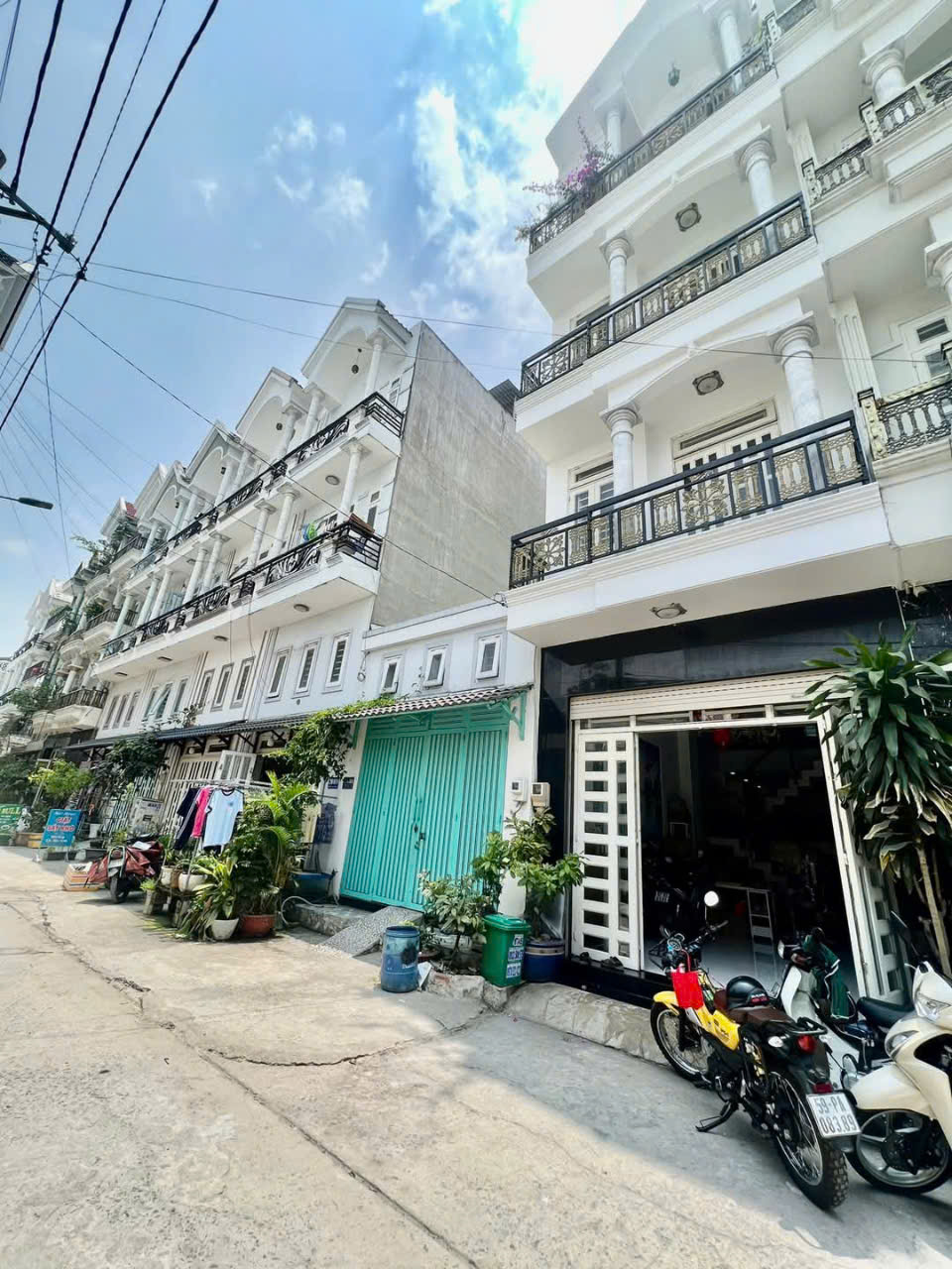 Bán nhà 1 trệt 3 lầu sang trọng, giá chỉ 5 tỷ 250 triệu tại Hiệp Thành 13, Quận 12
